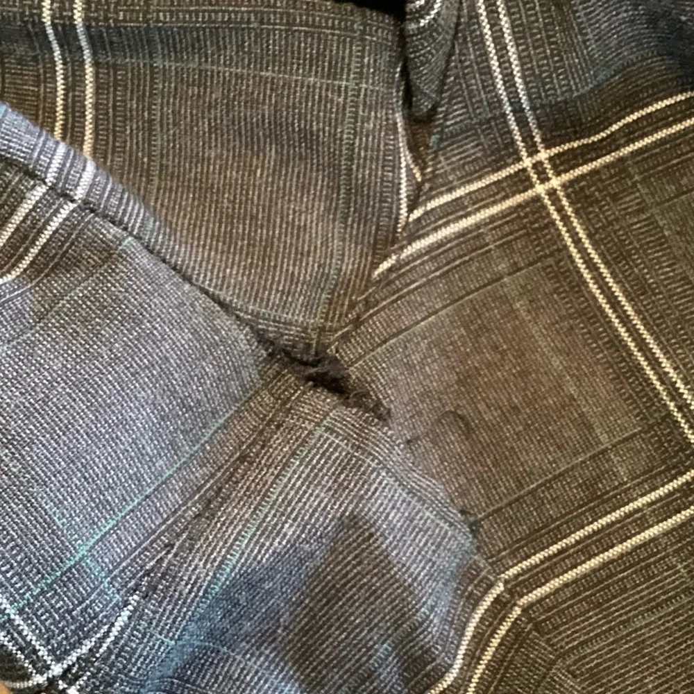 Travis Mathew Gray Casual‎ Men’s Windowpane Print Shorts, Size 38 FLAW